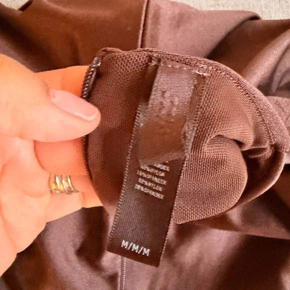 Skims FITS EVERYBODY HIGH NECK BODYSUIT in onyx - Picture 4 of 5